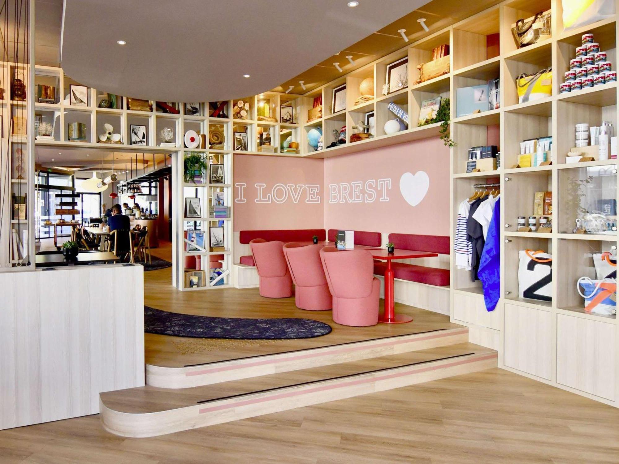 Hotel Ibis Budget Centre Port 2*